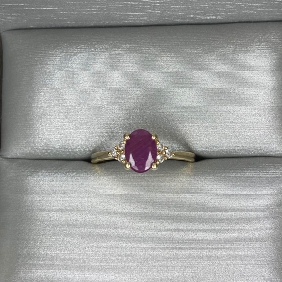 10K gold ring- Ruby & Diamonds - Picture 1 of 5
